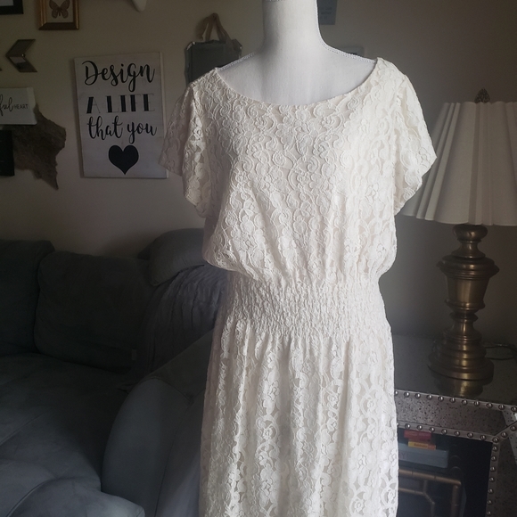 LACE Dress - Picture 2 of 4